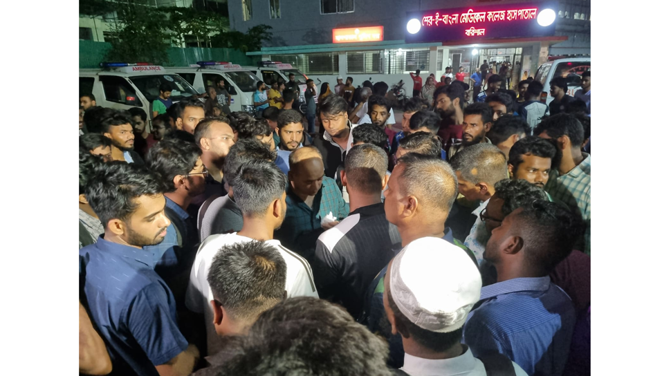 বরিশালে মৃত নবজাতককে আটকে রাখার অভিযোগ চিকিৎসকদের বিরুদ্ধে
